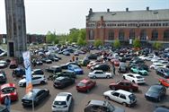 Dropped 2023: Marktplein overrompeld door auto's