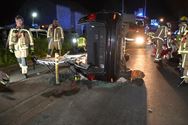 Brandweer bevrijdt 5 gewonden uit gekantelde auto