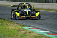 Thomas Piessens wint eerste Supercar race