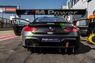 Thomas Piessens wint eerste Supercar race