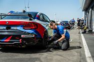 Thomas Piessens wint eerste Supercar race