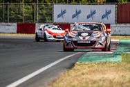 Thomas Piessens wint eerste Supercar race