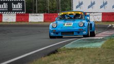 Een kolfje naar de hand van de regenrijders