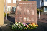 Bloemenhulde aan het monument in Heusden