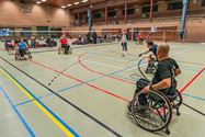 Spektakel in rolstoel- en zitbadminton
