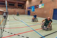 Spektakel in rolstoel- en zitbadminton