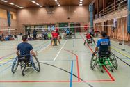 Spektakel in rolstoel- en zitbadminton