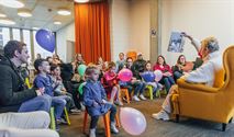 Burgemeester en schepen als begeesterde voorlezers