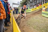 Iserbyt biedt tot in slot weerwerk aan van Aert