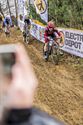 Iserbyt biedt tot in slot weerwerk aan van Aert