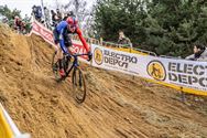 Iserbyt biedt tot in slot weerwerk aan van Aert