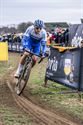 Iserbyt biedt tot in slot weerwerk aan van Aert