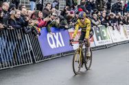 Iserbyt biedt tot in slot weerwerk aan van Aert