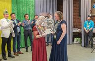 Prinses Linda en adjudant Mathiz aan de macht