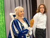 Prinses Linda en adjudant Mathiz aan de macht