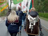 Een kleurrijke schuttersstoet trok door Berkenbos
