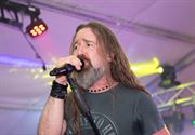 Volle tent voor Covers on the Rocks