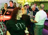 Volle tent voor Covers on the Rocks