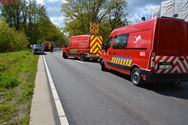 Auto belandt op zijn dak in de Laambeek