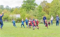 Jonge rugbyspelers leveren vinnige strijd