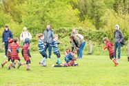 Jonge rugbyspelers leveren vinnige strijd