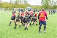 Jonge rugbyspelers leveren vinnige strijd