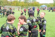 Jonge rugbyspelers leveren vinnige strijd