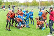 Jonge rugbyspelers leveren vinnige strijd