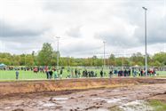 Jonge rugbyspelers leveren vinnige strijd