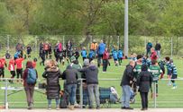 Jonge rugbyspelers leveren vinnige strijd