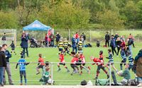Jonge rugbyspelers leveren vinnige strijd