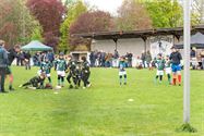 Jonge rugbyspelers leveren vinnige strijd