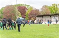Jonge rugbyspelers leveren vinnige strijd