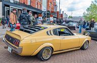 Massa tuning cars op het Marktplein