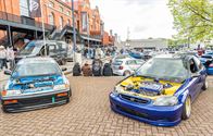 Massa tuning cars op het Marktplein