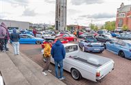 Massa tuning cars op het Marktplein