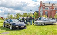 Massa tuning cars op het Marktplein