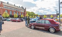 Massa tuning cars op het Marktplein