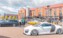 Massa tuning cars op het Marktplein