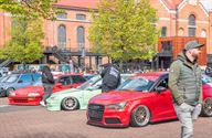 Massa tuning cars op het Marktplein