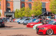 Massa tuning cars op het Marktplein