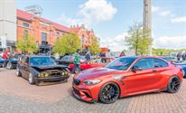 Massa tuning cars op het Marktplein