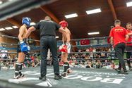Kickboxers maken er een spektakel van