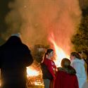 Boektenaren verzamelen rond het Sint-Maartensvuur