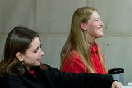 Boektenaren verzamelen rond het Sint-Maartensvuur