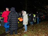Sfeervolle lampionnentocht ondanks de regen