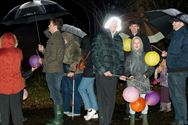 Sfeervolle lampionnentocht ondanks de regen