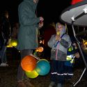 Sfeervolle lampionnentocht ondanks de regen