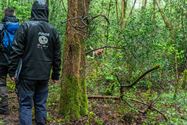 Reddingshonden zoeken slachtoffers in Helzoldbos