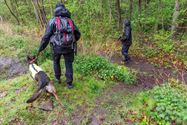 Reddingshonden zoeken slachtoffers in Helzoldbos